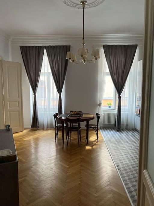 Beautiful Condo At The Old Town براتسيلافا المظهر الخارجي الصورة