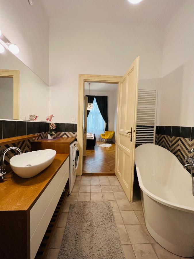 Beautiful Condo At The Old Town براتسيلافا المظهر الخارجي الصورة